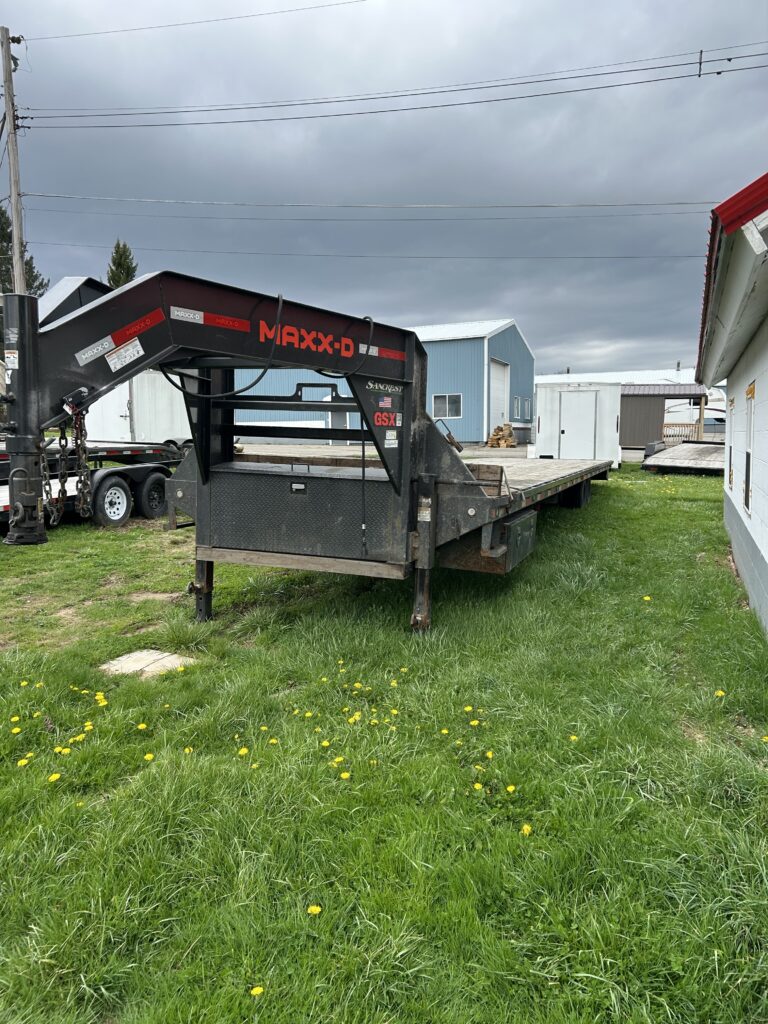 Gooseneck flatbed trailer